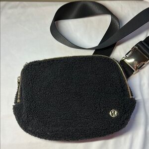 Everywhere fleece belt bag black 2L